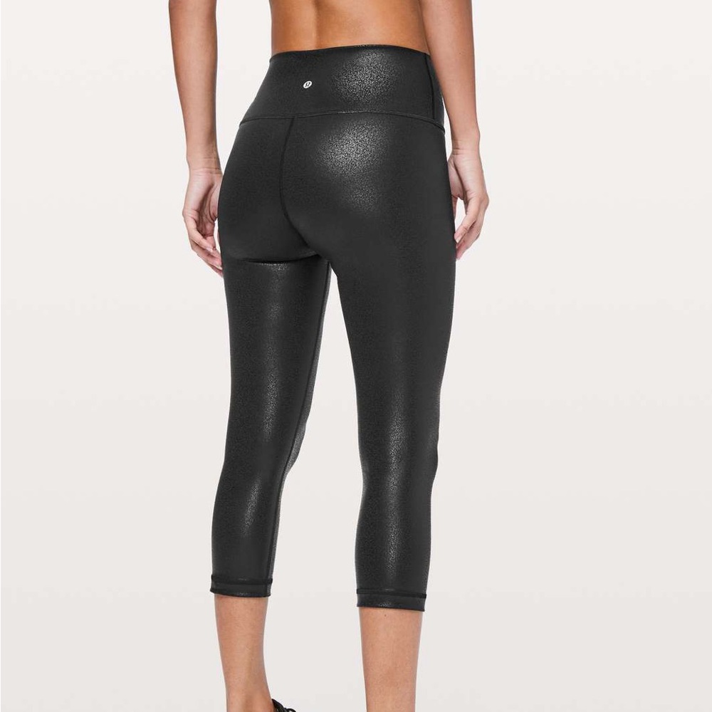 Lululemon Wunder Under Crop High-Rise *Foil* 21" Black. Size 2